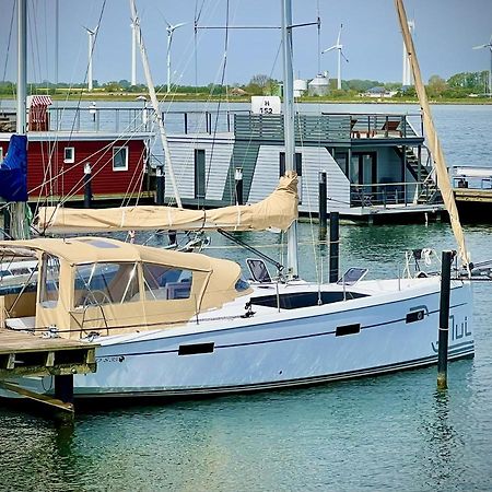Burgtiefe auf Fehmarn Hausboot Segelyacht Nui酒店 外观 照片