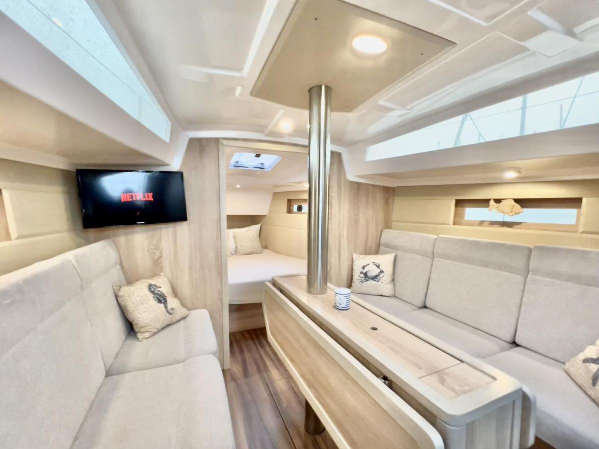 Burgtiefe auf Fehmarn Hausboot Segelyacht Nui酒店 外观 照片