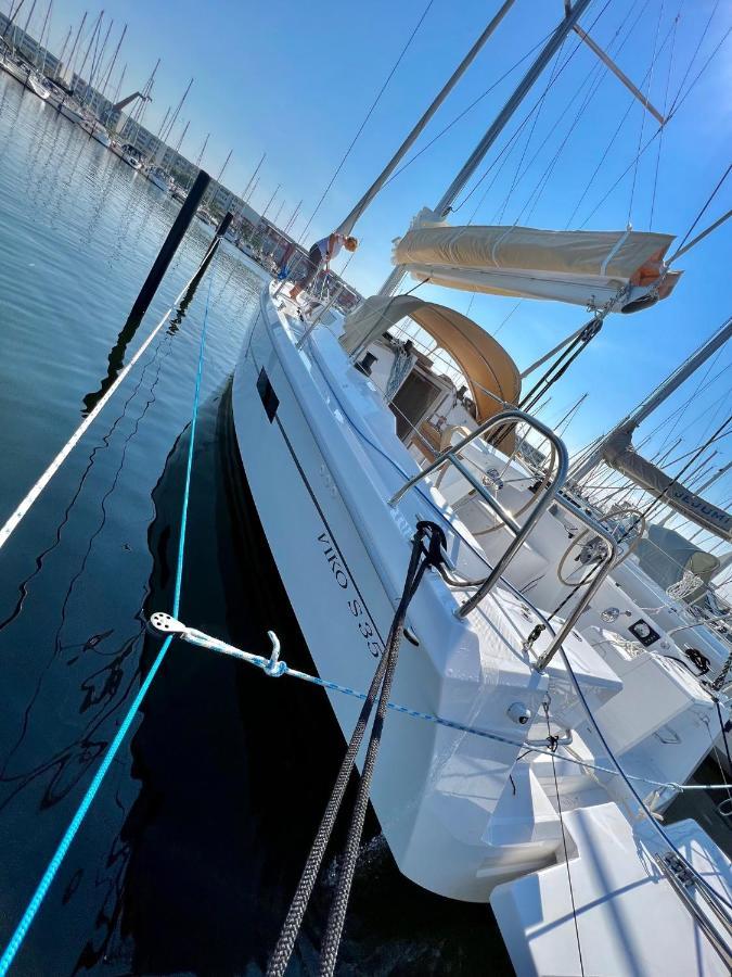 Burgtiefe auf Fehmarn Hausboot Segelyacht Nui酒店 外观 照片