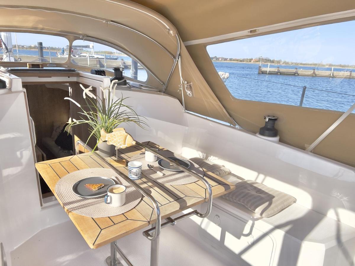 Burgtiefe auf Fehmarn Hausboot Segelyacht Nui酒店 外观 照片